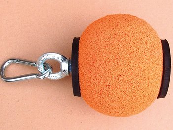 Der Schwamm-Durchblaskolben passt sich Rohrovalitäten an|The Sponge Piston passes  easily through oval shaped ducts 